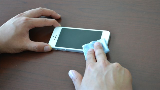 Xóa vết xước màn hình smartphone