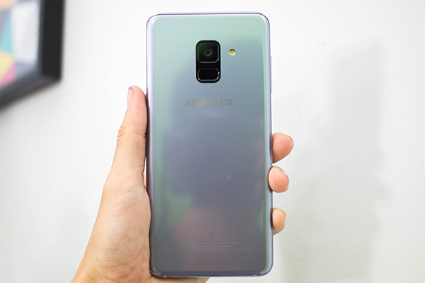 Thay mặt kính sau (nắp lưng) Samsung Galaxy A8 Plus tại Đà Nẵng